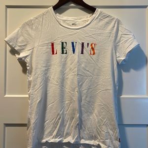 Levi’s t-shirt